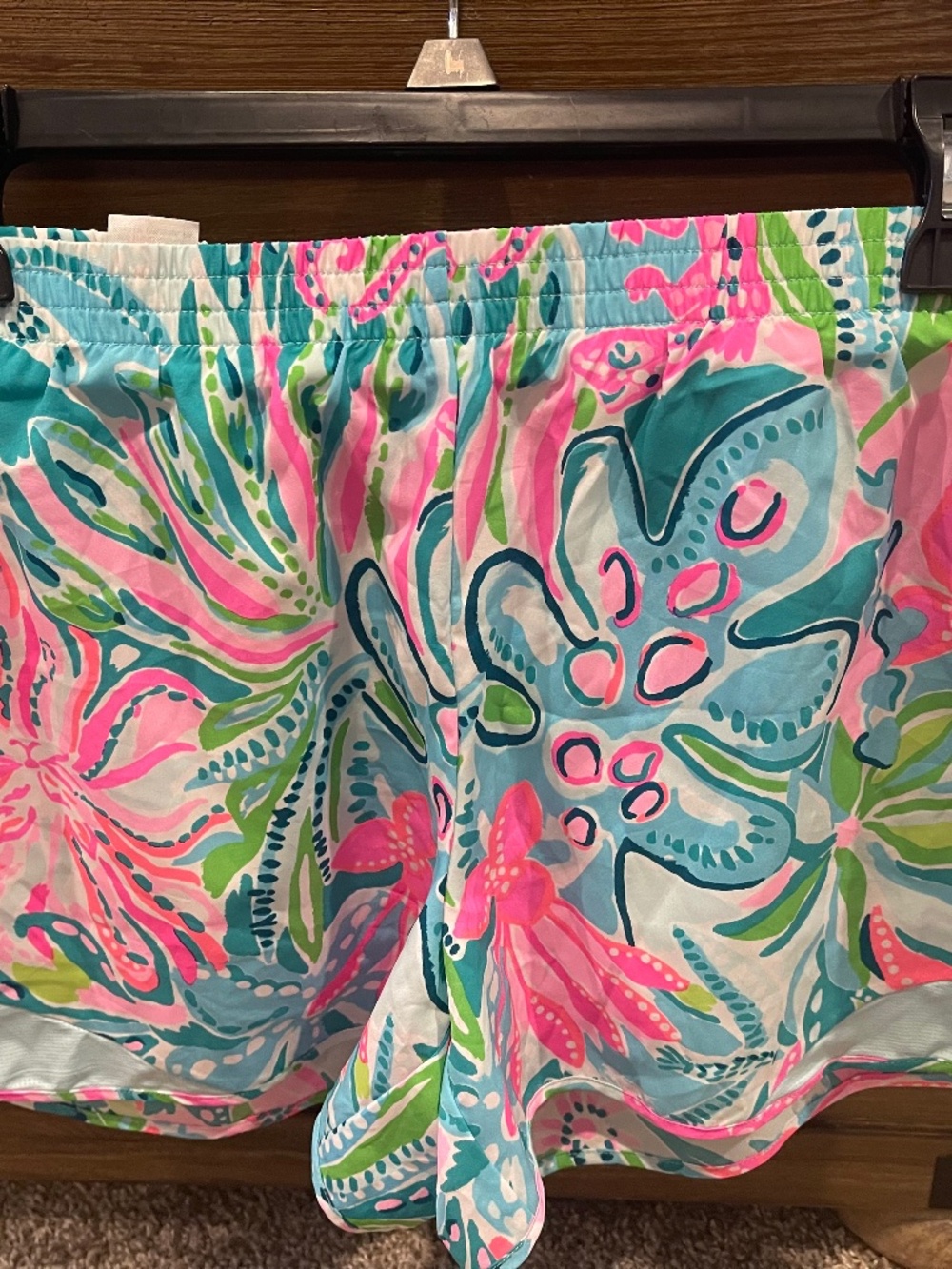 EUC Lilly Pulitzer Ocean Trail Shorts - Golden Hour - Large - Picture 4 of 6